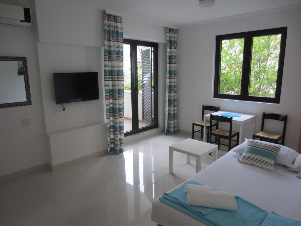 Apartments Minja Nerin Petrovac Bagian luar foto