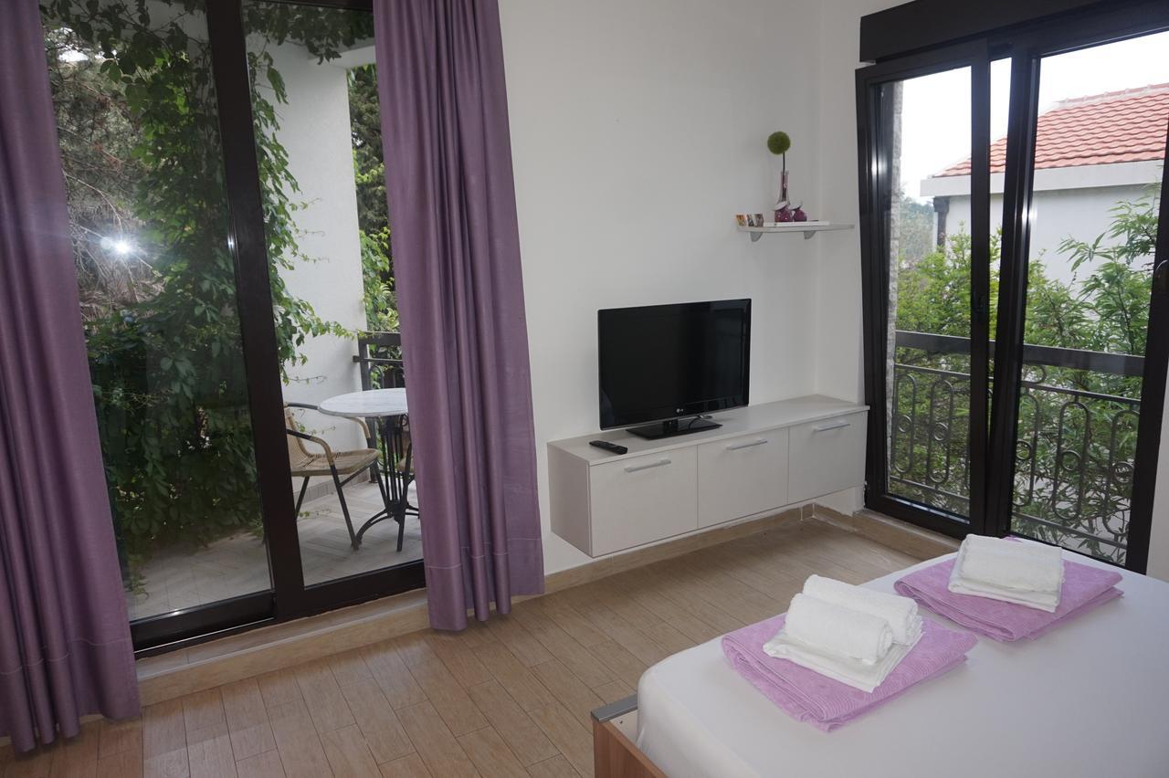 Apartments Minja Nerin Petrovac Bagian luar foto