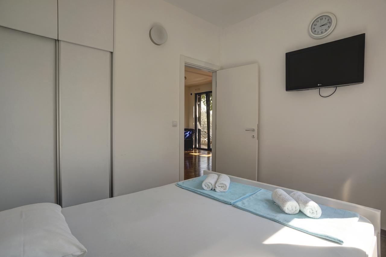 Apartments Minja Nerin Petrovac Bagian luar foto